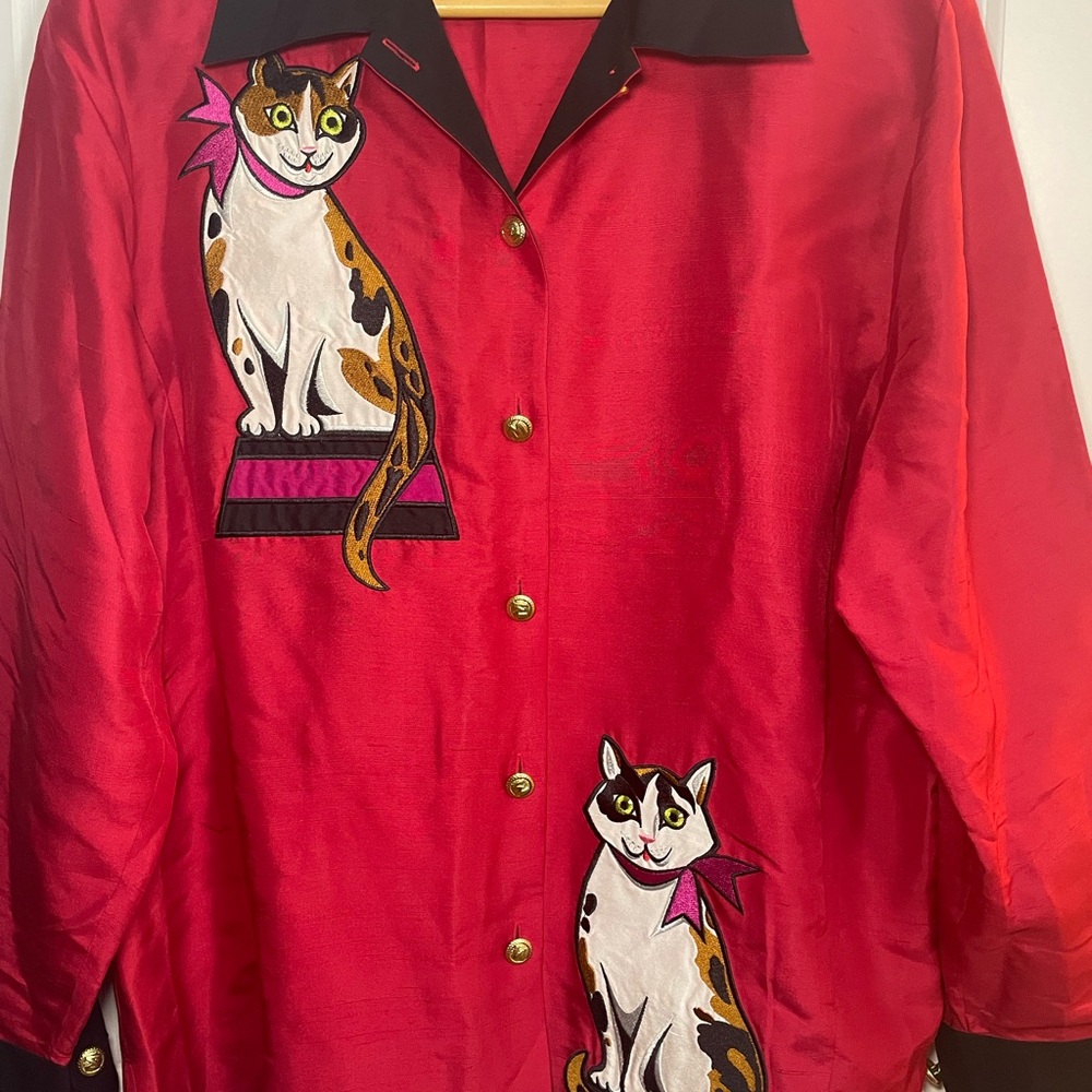 Bob Mackie Wearable Art Cat
Embroidered Silk Blouse Red Black
Button-Up M - Picture 11 of 11
